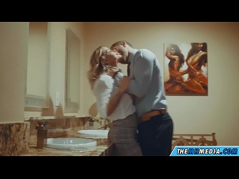 ❤️ Wenn eine vollbusige Blondine dich in einer öffentlichen Toilette verführt Fuck video bei de.japangaysex.ru ❤
